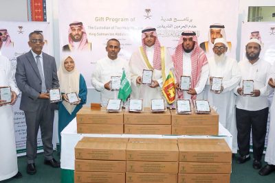 الشؤون الإسلامية تباشر تنفيذ برنامجي خادم الحرمين الشريفين لتوزيع التمور وتفطير الصائمين في جمهورية سريلانكا