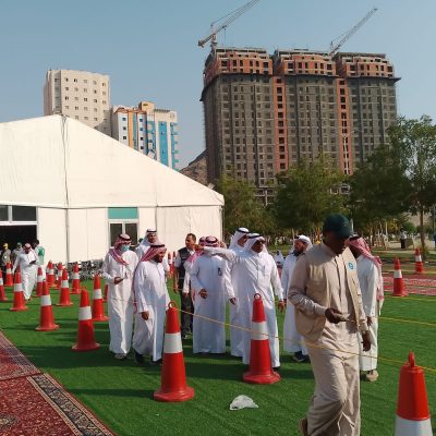 نائب وزير الحج والعمرة يقف ميدانياً على خدمات إفطار الصائمين في جمعية مكارم