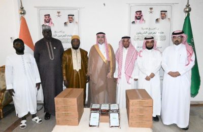 الشؤون الإسلامية تنفذ برنامجي خادم الحرمين الشريفين لتفطير الصائمين وتوزيع التمور في جمهورية ساحل العاج