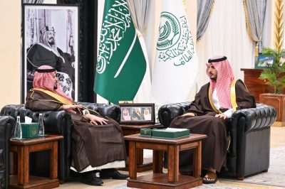الأمير فواز بن سلطان يستقبل مدير فرع وزارة التجارة بالمحافظة