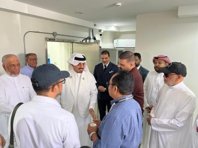 عضوي مجلس إدارة إثراء الضيافة  يزورن (مصنع الشركة) رفق وفد حجاج أندونسيا