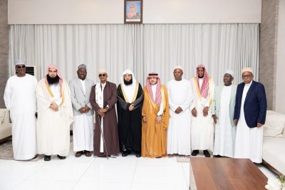 وصول إمام المسجد الحرام الشيخ بدر التركي إلى تنزانيا