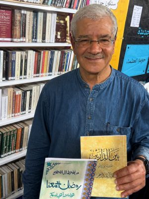 الخطاط عمر الجمني يزور معرض تونس للكتاب 2026
