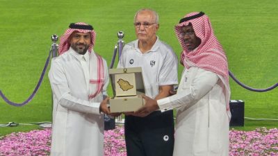 الاتحاد السعودي لألعاب القوى يّكرم مدرب الهلال نصير سعدون تقديرا لمسيرته الطويلة في خدمة اللعبة