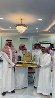 خاطر الزهراني يحتفي بتخرج نجله عبدالعزيز من كلية الملك فهد الأمنية برتبة ملازم