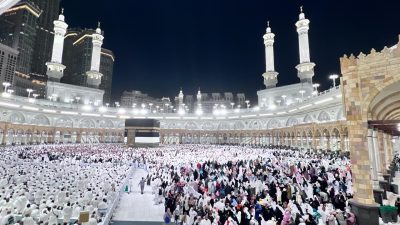 عين على الحرم ” صور ليلية للحظات إيمانية “