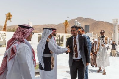 وفد إعلامي محلي دولي يطّلع على مراحل صناعة كسوة الكعبة وخدمات العناية بالحرمين الشريفين