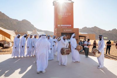 بدور القاسمي تطلق النسخة الثانية من مهرجان تنوير في صحراء مليحة بأمسية فنية ملهمة وتجربة إنسانية استثنائية