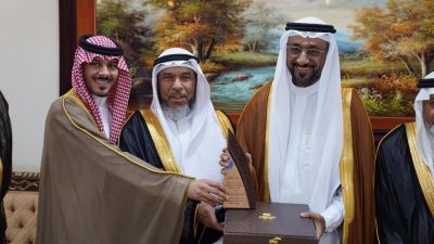 جمعية إنماء للخدمات المجتمعية تكرم الأستاذ سعود بن عبدالعزيز السعدون في زيارة لمجلس أسرة الطلب والعيادة والمطلق والجاسر بالجشة