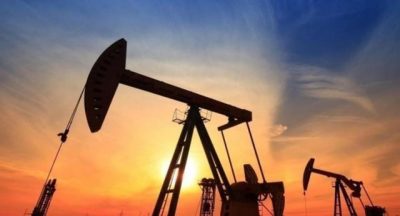 ارتفاع النفط بعد هبوط مفاجئ لمخزونات الخام الأمريكية