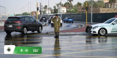 «المرور»: تجنب 5 سلوكيات في القيادة عند هطول الأمطار