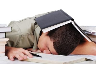 وزارة الصحة: 6 علامات لقلة النوم تؤثر على الأداء الدراسي للطلاب