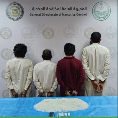 القبض على 3 مقيمين ووافد بتأشيرة زيارة في جدة لترويجهم الشبو المخدر