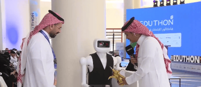 مسؤول بجامعة الملك خالد: استخدمنا الروبوت لتقديم القهوة وإرشاد ضيوف “هاكاثون الابتكار”