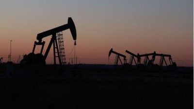 أسعار النفط توقف تراجعها مع تقلص المخزونات الأمريكية