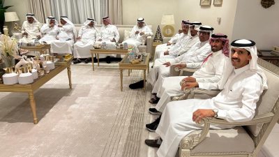 الدكتور وليد الشعيبي يكرّم الشيخ عبد الله المطلق في أمسية ودية بالدمام