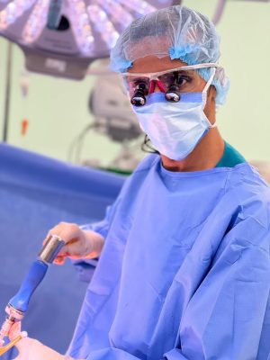 بعد معاناة سنوات من الألم | نجاح عملية جراحية معقدة لسيدة اماراتية اختارة حائل كوجهة علاجية