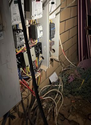 اختلاس كهرباء مسجد في تبوك لتشغيل سوق خردوات وغرف عمالة وري مزرعة