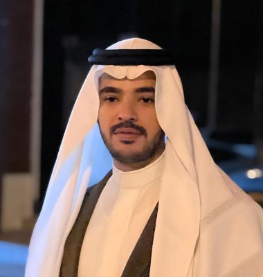 محافظ الطائف يقدم التعازي للزميل الدوسري..