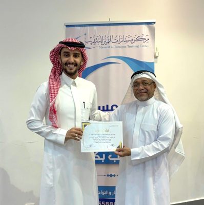 الدكتور مهند بن علي القرني يختتم دورة تدريب المدربين في مركز مسارات التميز للتدريب.