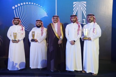 ألمى؛ حين يسكُنُ المبدأُ قلبَ المذاق: ترنيمةُ العبورِ نحو قمةِ الأمين