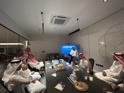 إستشاریین سعودیین یحتفلون بنجاح إطلاق كتاب في طب وإصلاح الأسنان MCQs