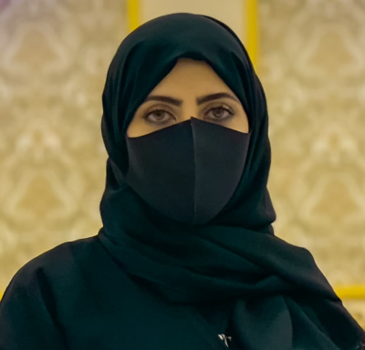 المرشدة السياحية (أشواق السروجي) …صوتُ مكة وروحُ الإرشاد