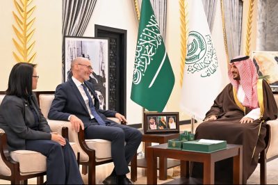 مُحافظ الطائف يستقبل السفير البريطاني لدى المملكة