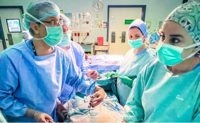 التخصصي” ينفذ عملية جراحية نوعية لجنين داخل الرحم بالمنظار