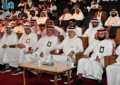 رئيس جامعة الملك عبدالعزيز يكرم الفائزين والفائزات بالمراكز الأولى في الملتقى العلمي الـ15