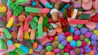 هل تناول الكثير من السكر يصيب الأطفال بـ”فرط الحركة”؟.. دراسة حديثة تجيب على التساؤل المحير