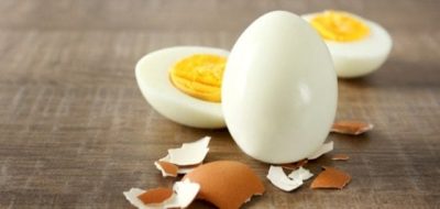 “الغذاء والدواء”: استهلكوا البيض مُباشرة بعد طهيه وهذه أقصى مدة لتركه خارج الثلاجة