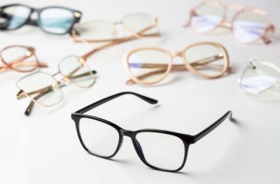 تحذير من استخدام النظارات الطبية التي تباع بالسوق دون استشارة طبيب