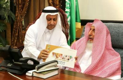 مفتي المملكة ونائبه يتسلمان التقرير نصف السنوي للعلاقات العامة والإعلام للرئاسة للعام الحالي