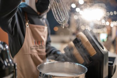 مهرجان المأكولات الشعبية بالقطيف يحتفي بفنون الطهي السعودي