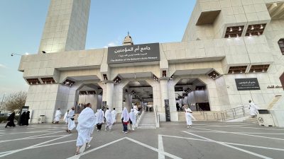 وزارة الشؤون الإسلامية تواصل تقديم برامجها التوعوية لخدمة المعتمرين في مسجد التنعيم