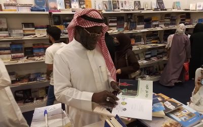 رئيس التحرير “برناوي” يدشن كتابي الزميل “هوساوي” في معرض الكتاب الدولي بالرياض