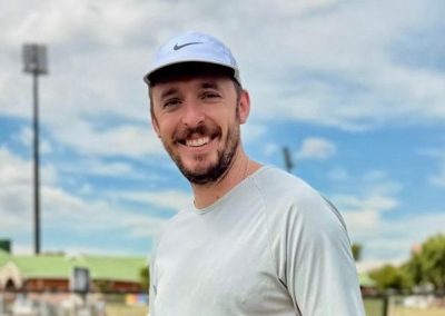 مدرب المنتخب السعودي  Charlie لشاهد الآن : عداؤو السعودية (الشباب)  يلاحقون المجد في مضامير تونس