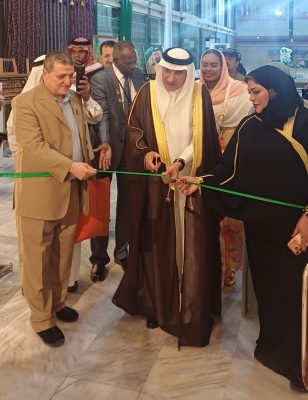 مدير عام فرع وزارة الاعلام بمنطقة مكة المكرمة يفتتح المعرض التشكيلي بمناسبة اليوم العالمي للفن الإسلامي